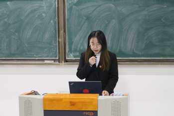 04 侯一景做工作报告